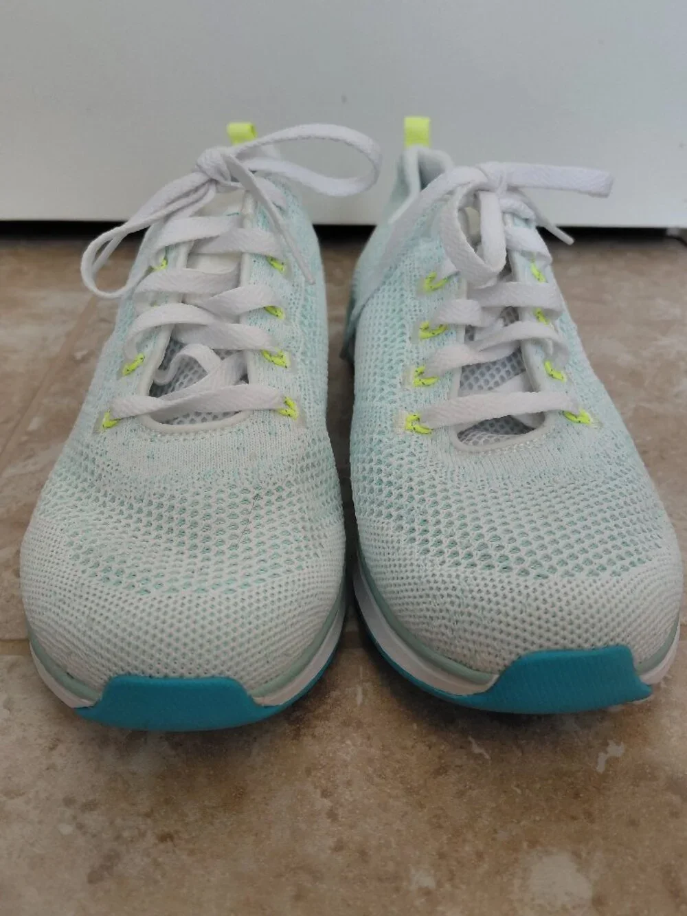 Skechers features air